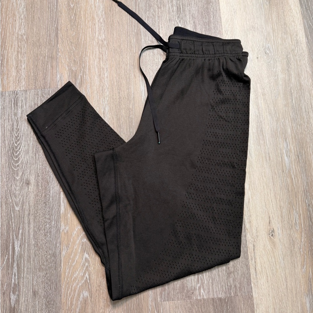 Lululemon Breeze By Jogger *Squad 27"
Black / Black